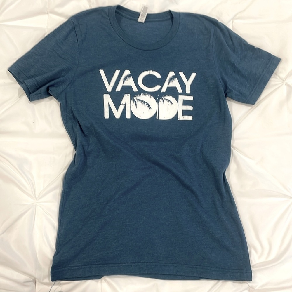 “Vacay Mode” T-shirt Size S Small